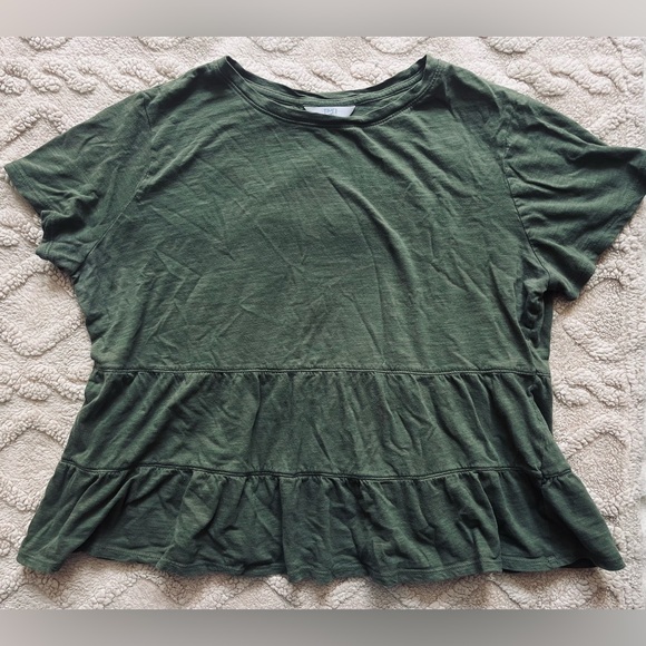 Women’s Dark Olive Green Short Sleeve Blouse - Tiered Ruffle Top, Size M - Picture 1 of 4